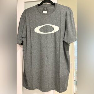 Oakley Gray Men's Short Sleeve Tee